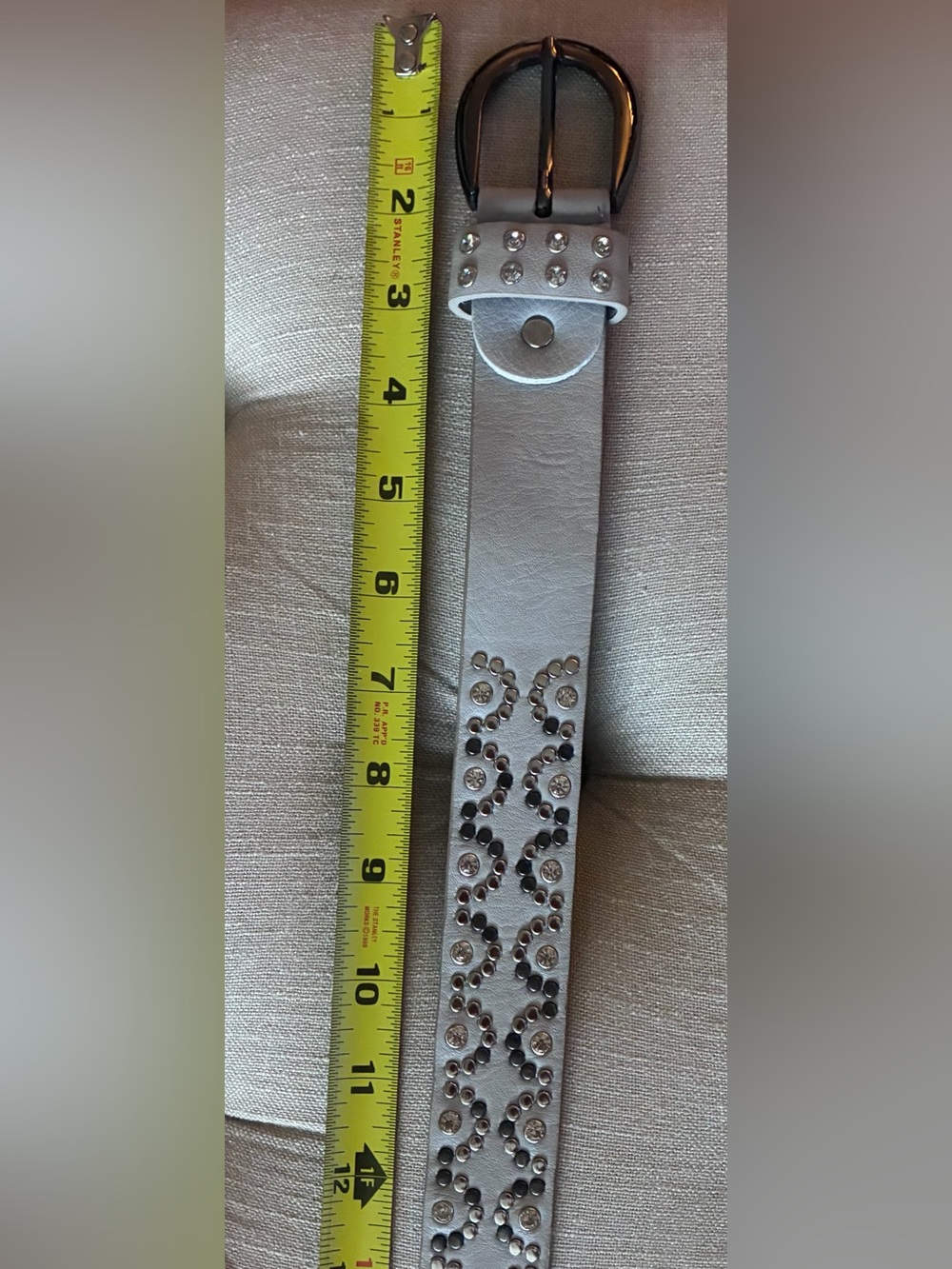 NWT Buckle BKE Studded Glitz Gray Silver Faux Leather Rhinestone 1 3/8” Belt - L - Picture 2 of 10